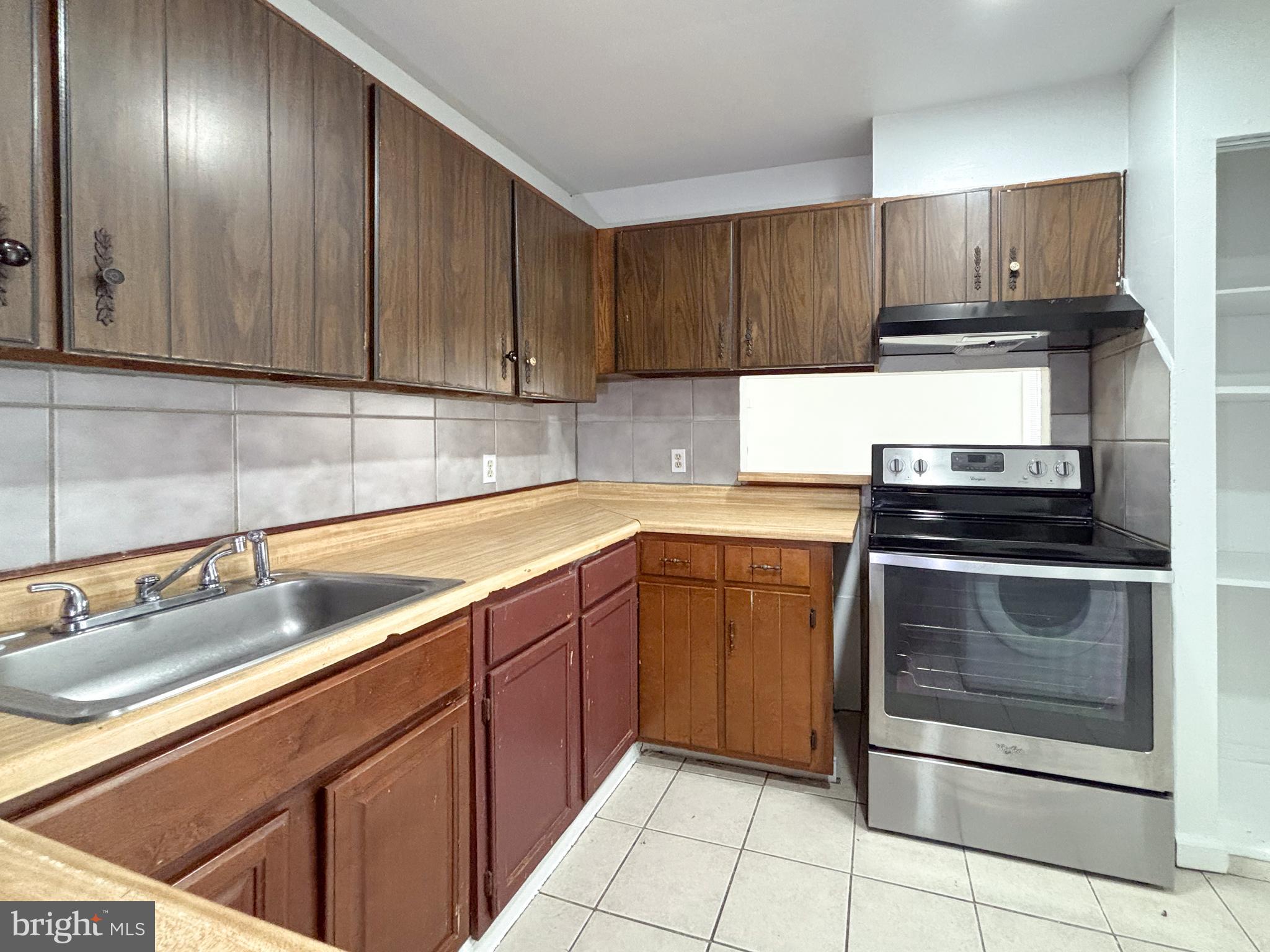 EDGEWATER VILLAGE - Residential Lease