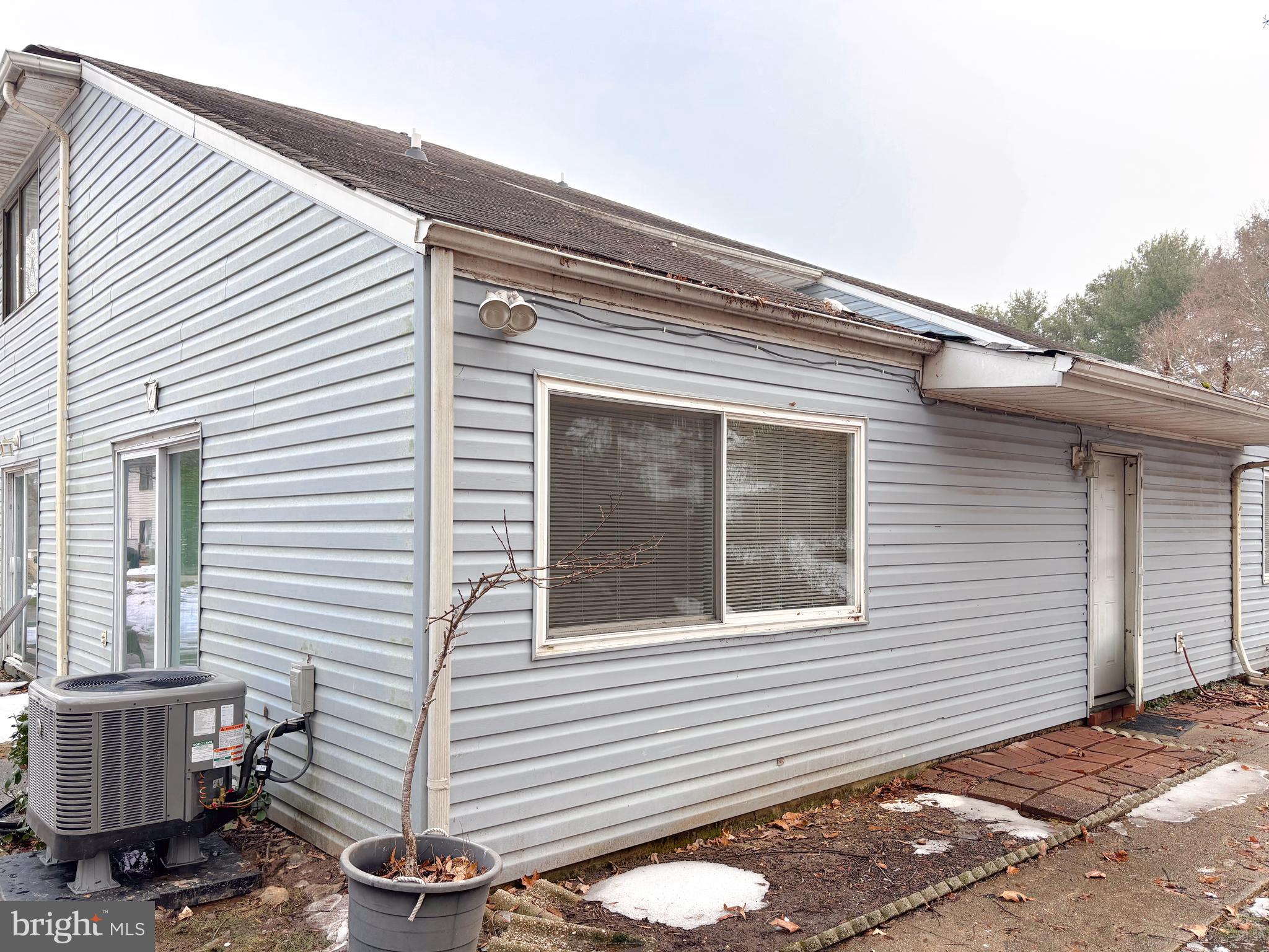 EDGEWATER VILLAGE - Residential Lease