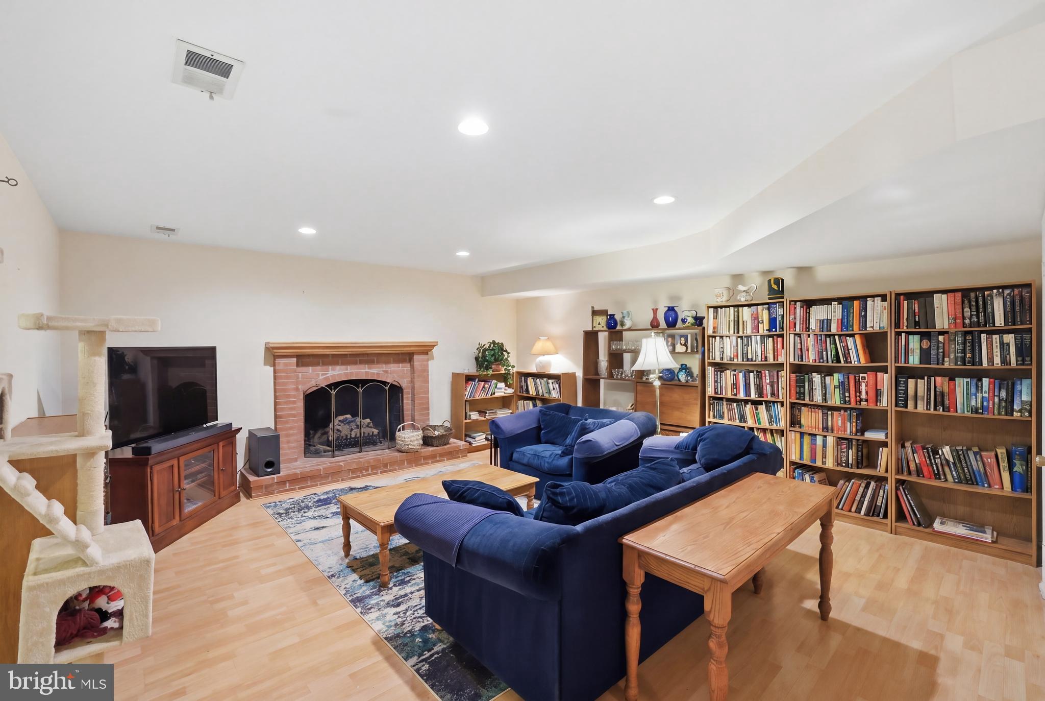 CANTERBURY WOODS - Residential