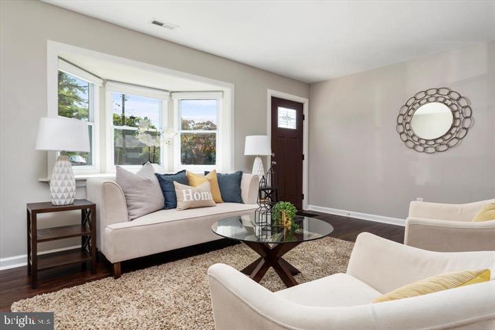 516 QUEEN ANNE AVENUE