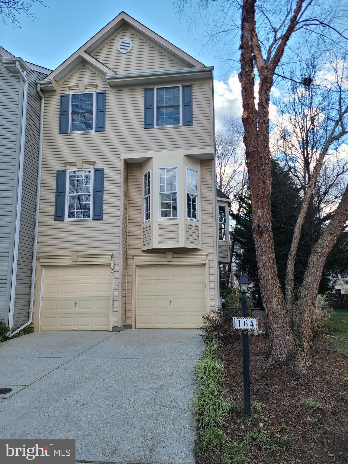 RIVER OAKS - Residential Lease