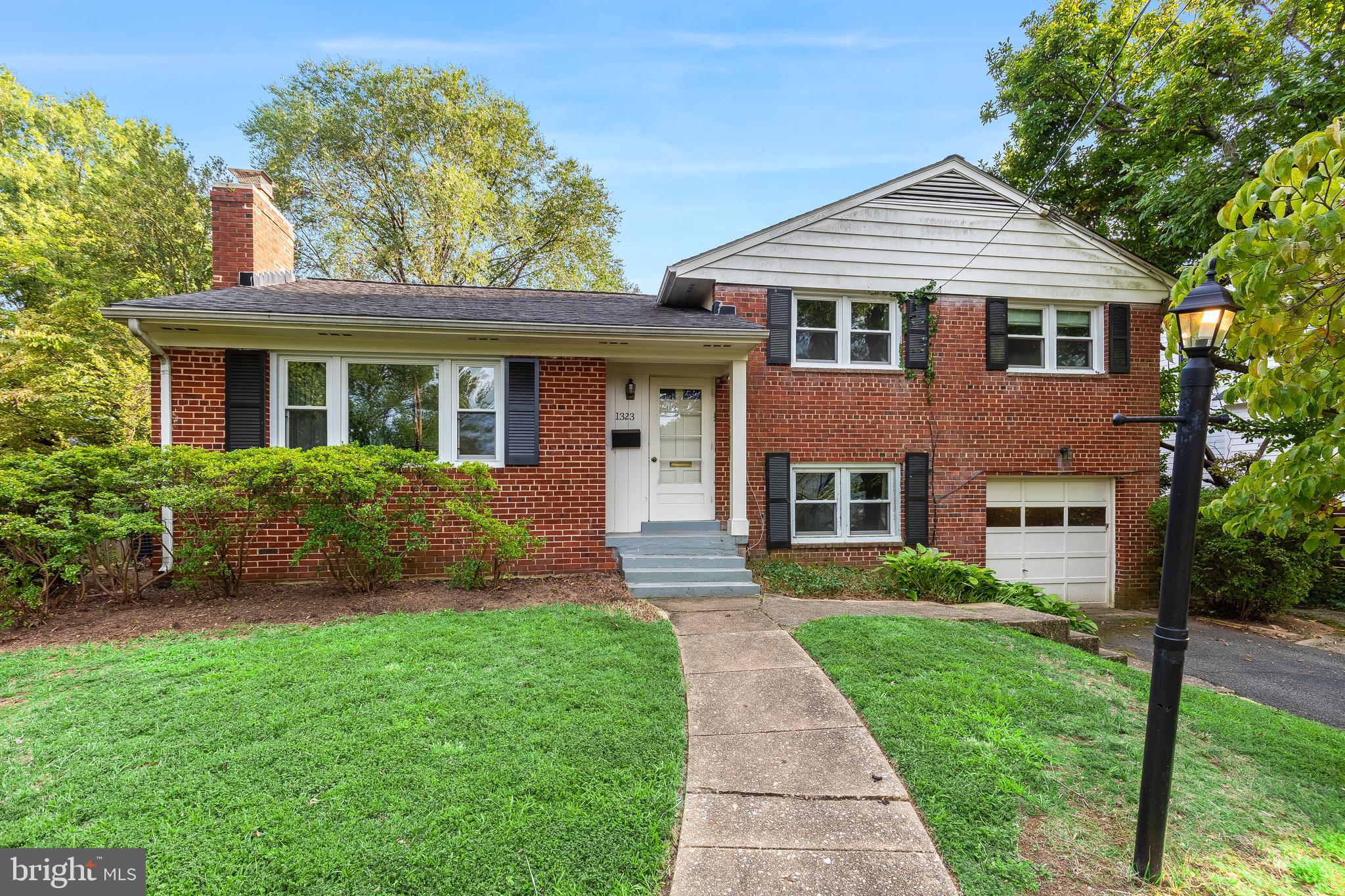 1323 MAYFLOWER DRIVE