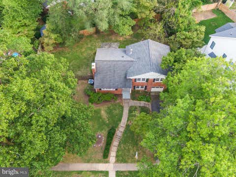 Photo of 1323 Mayflower Drive, MCLEAN, VA 22101 (MLS # VAFX2332222)
