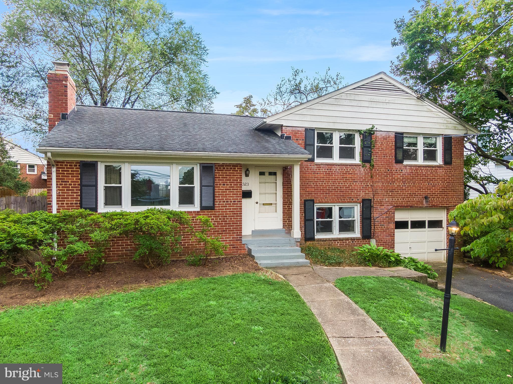 1323 MAYFLOWER DRIVE