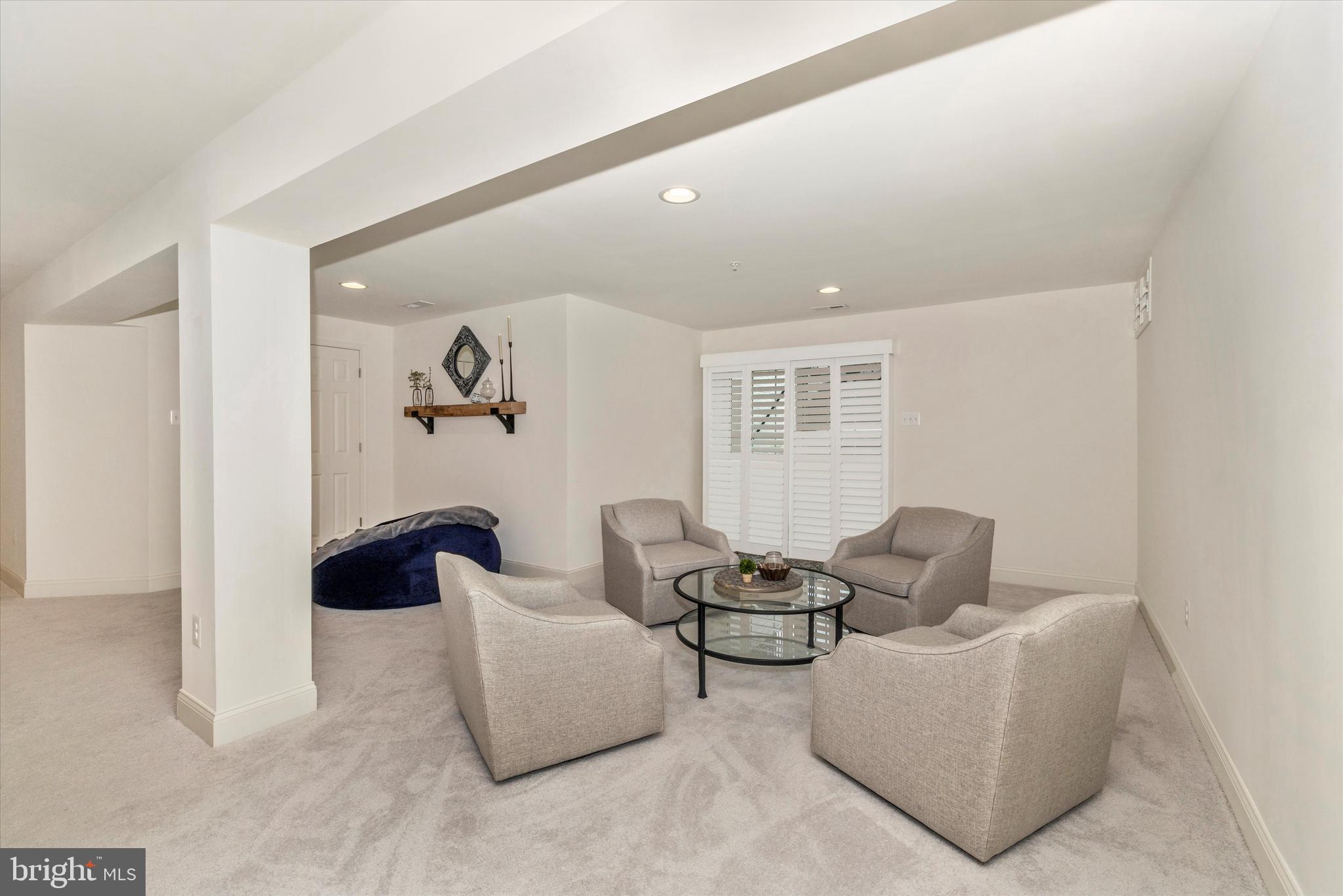 ROYAL OAKS - Residential