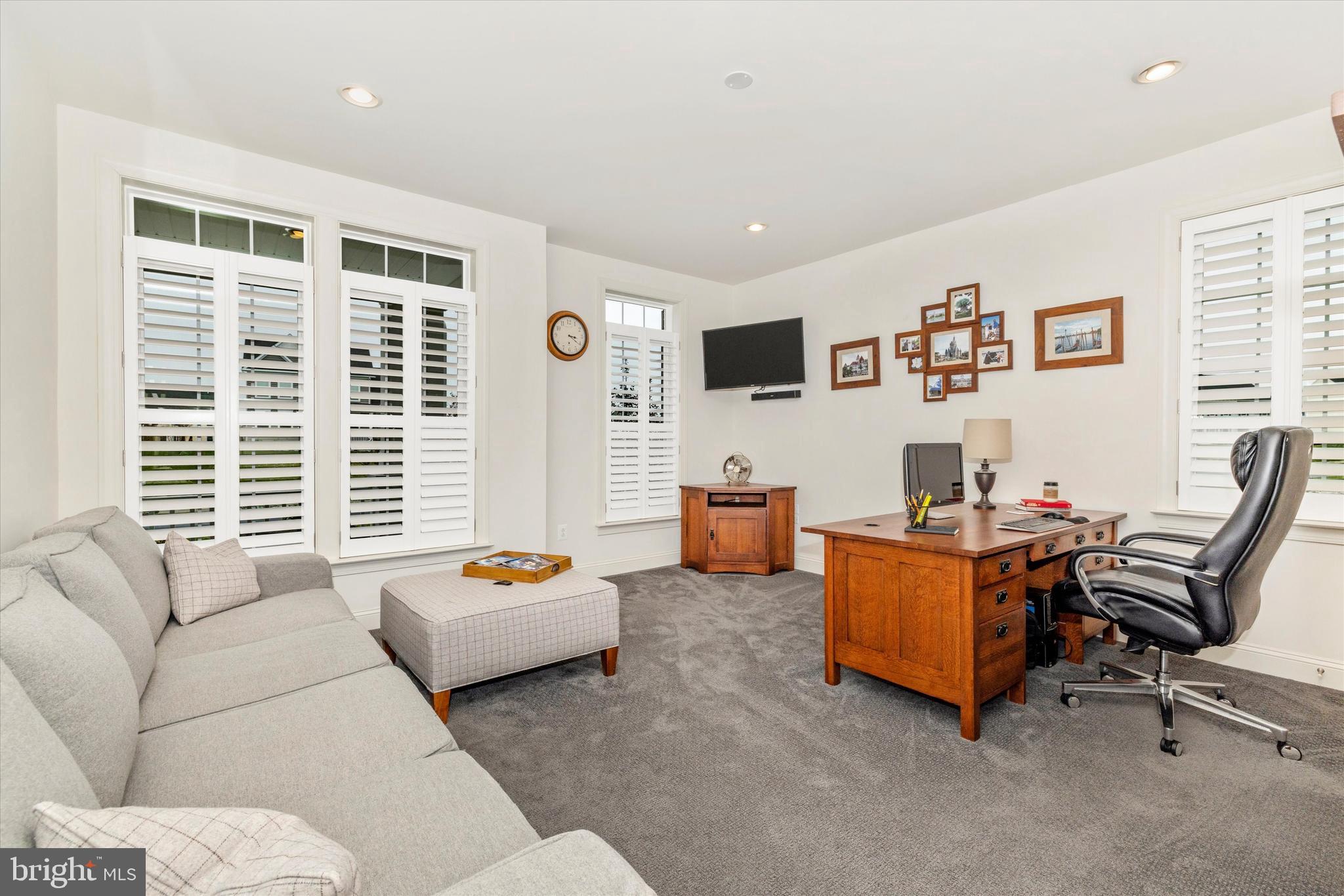 ROYAL OAKS - Residential