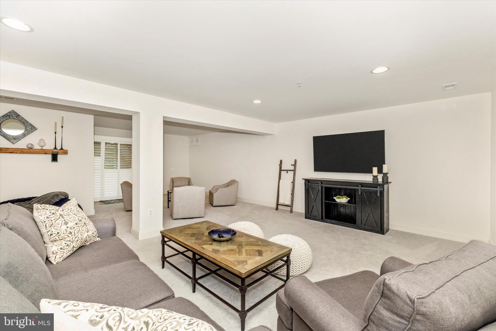 ROYAL OAKS - Residential