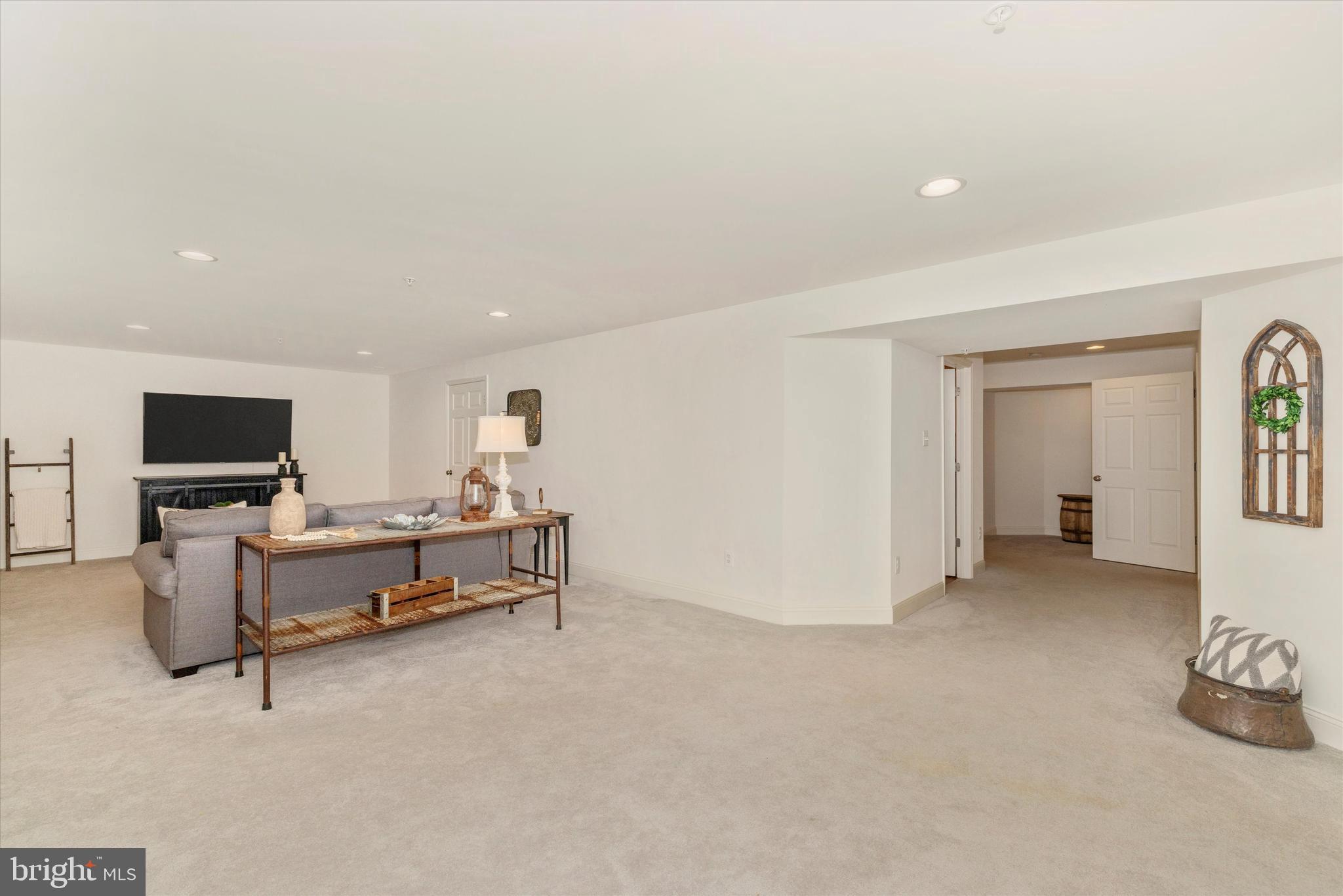 ROYAL OAKS - Residential