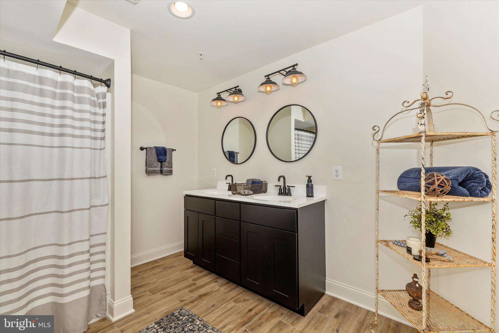 ROYAL OAKS - Residential