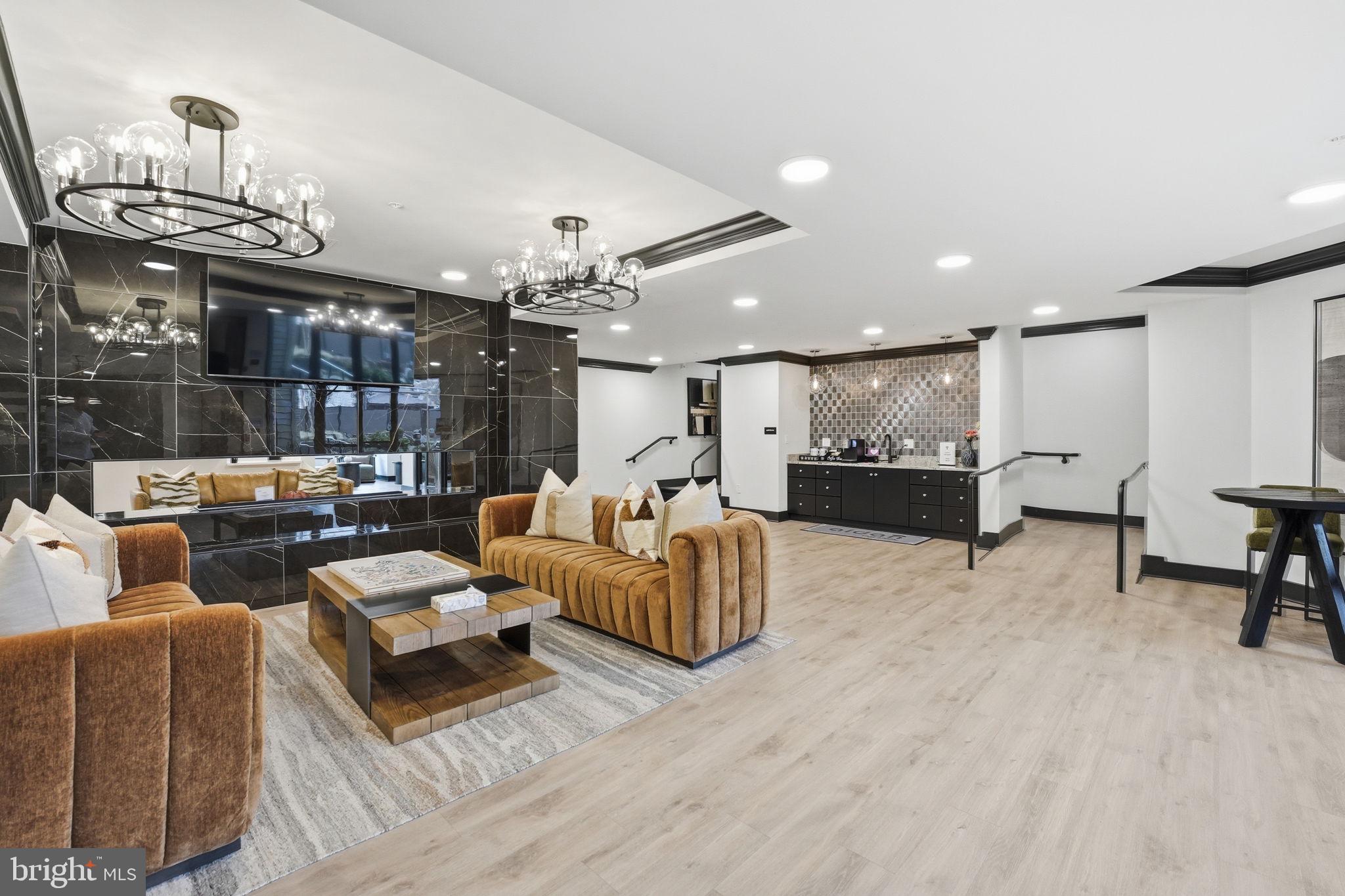 OLD TOWN ALEXANDRIA - Residential