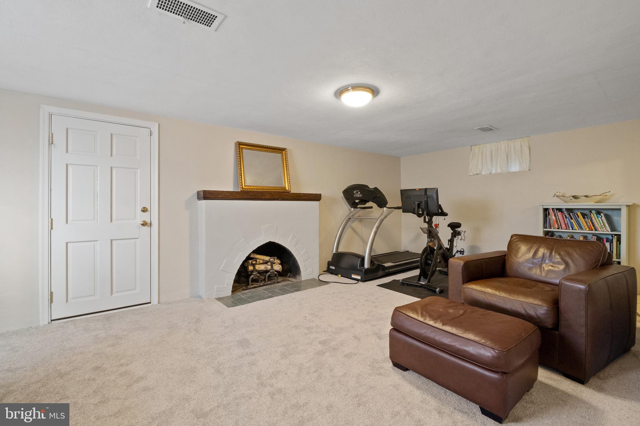 COUNTRY CLUB HILLS - Residential