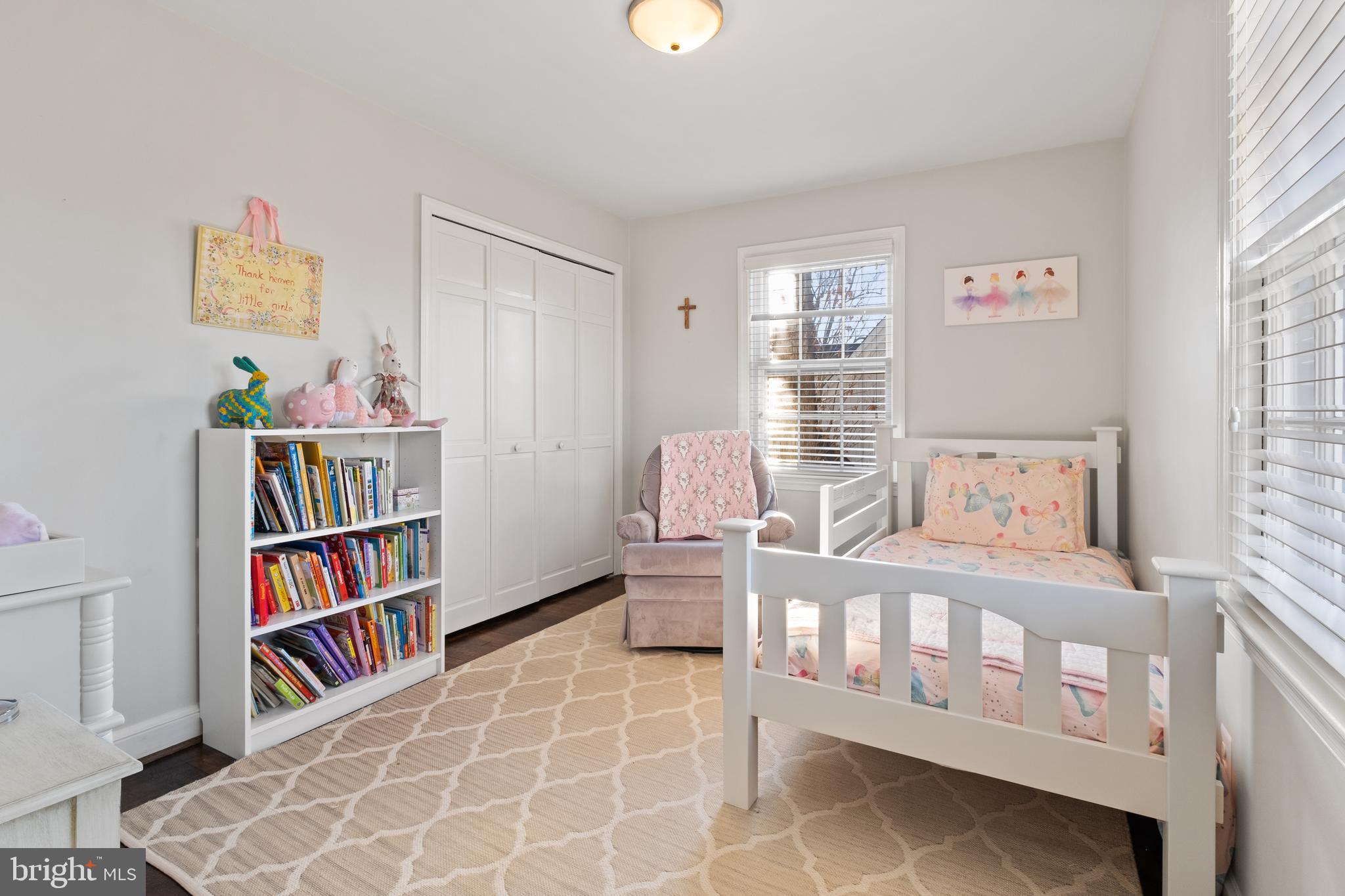 COUNTRY CLUB HILLS - Residential