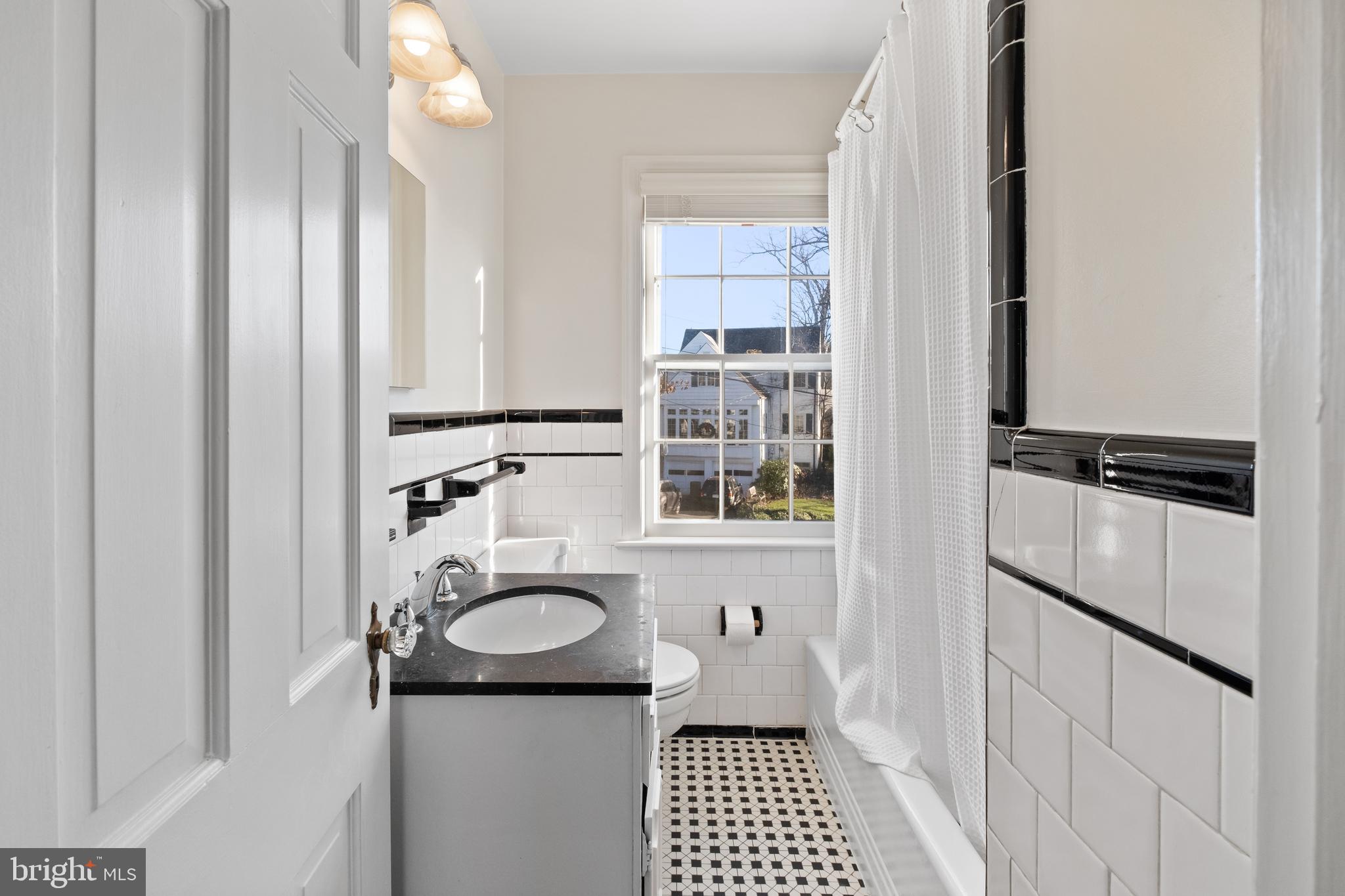 COUNTRY CLUB HILLS - Residential