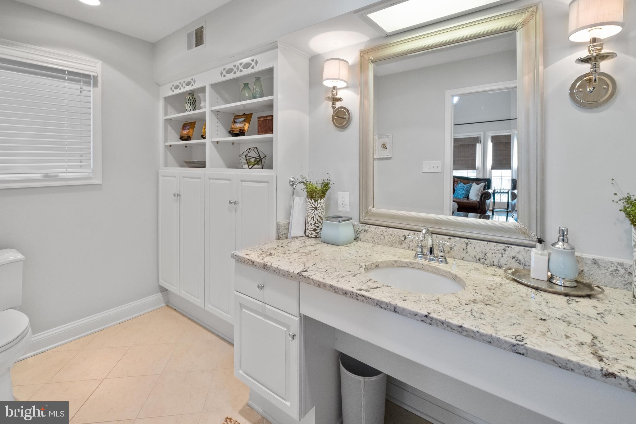 COUNTRY CLUB HILLS - Residential