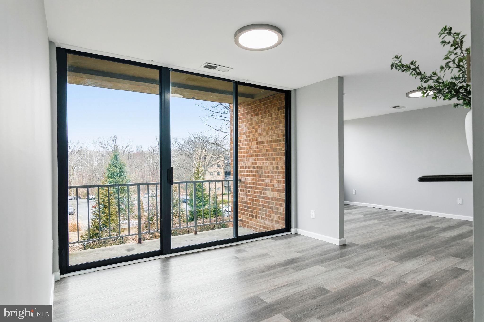 SAXONY SQUARE - Residential