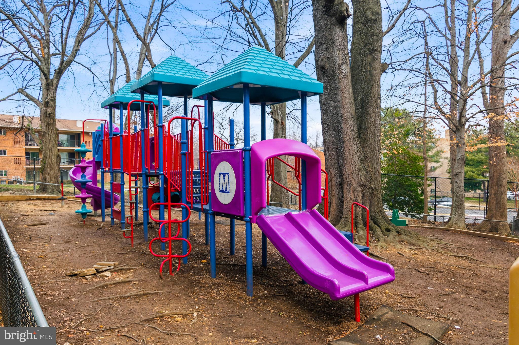 SAXONY SQUARE - Residential