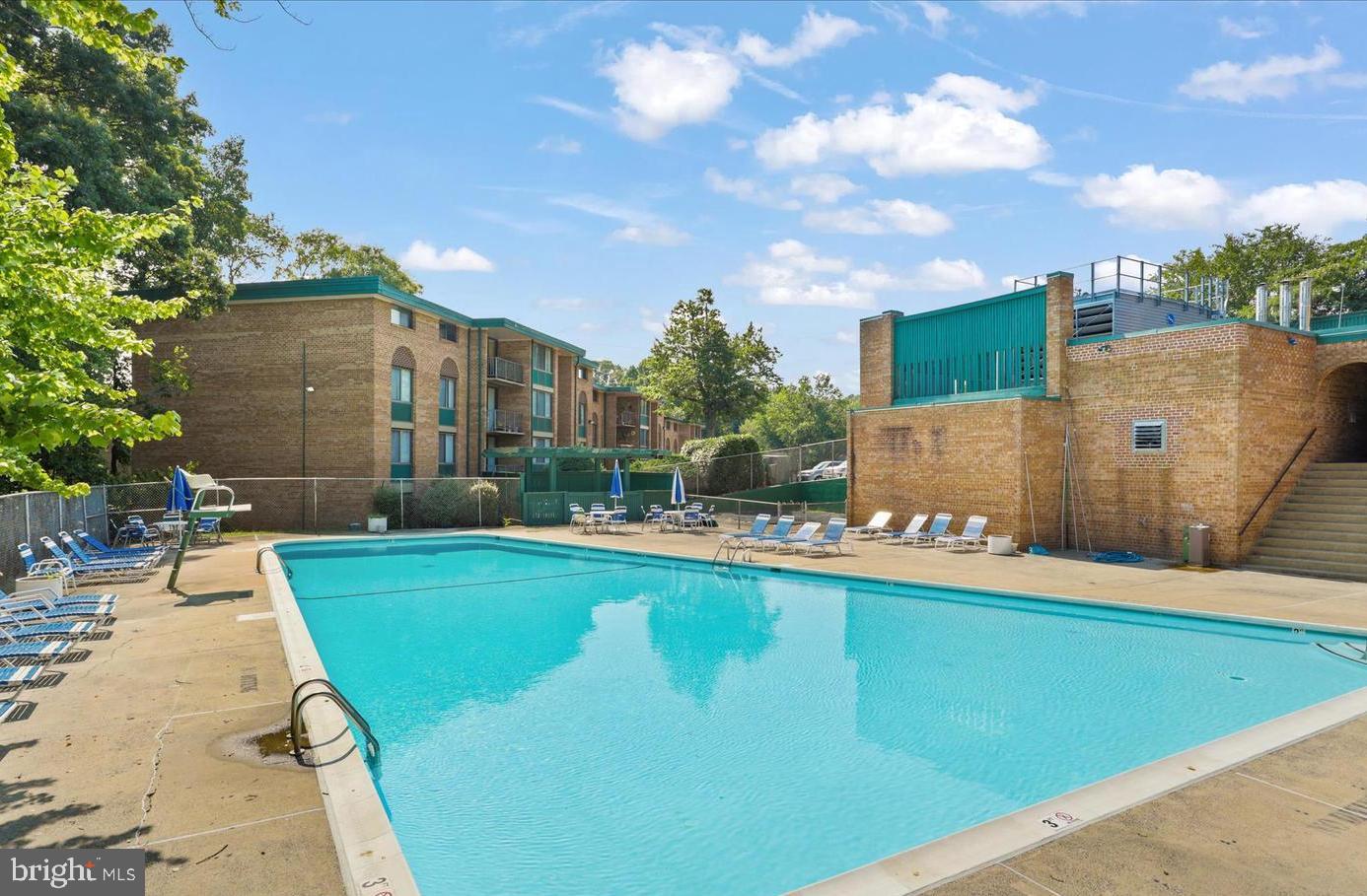 SAXONY SQUARE - Residential