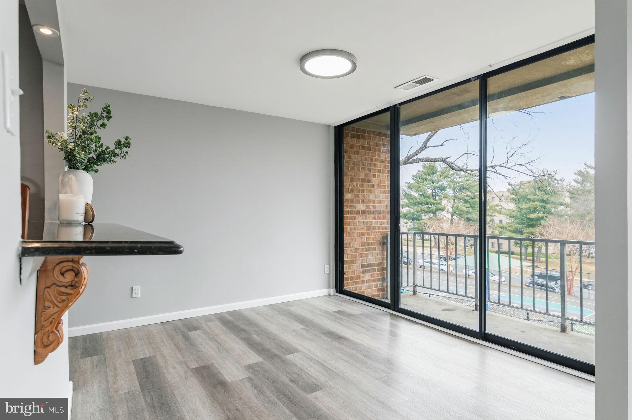 SAXONY SQUARE - Residential