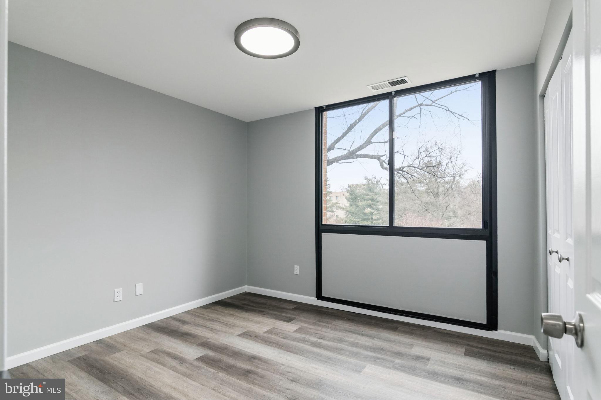 SAXONY SQUARE - Residential