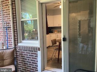 LAWNDALE - Residential Lease