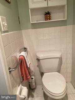 LAWNDALE - Residential Lease