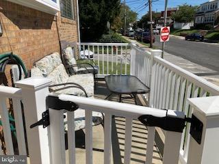 LAWNDALE - Residential Lease