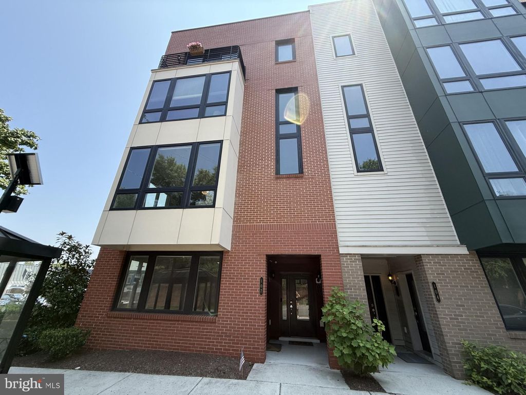 Photo of 102 S Pickett Street #101, ALEXANDRIA, VA 22304 (MLS # VAAX2050426)