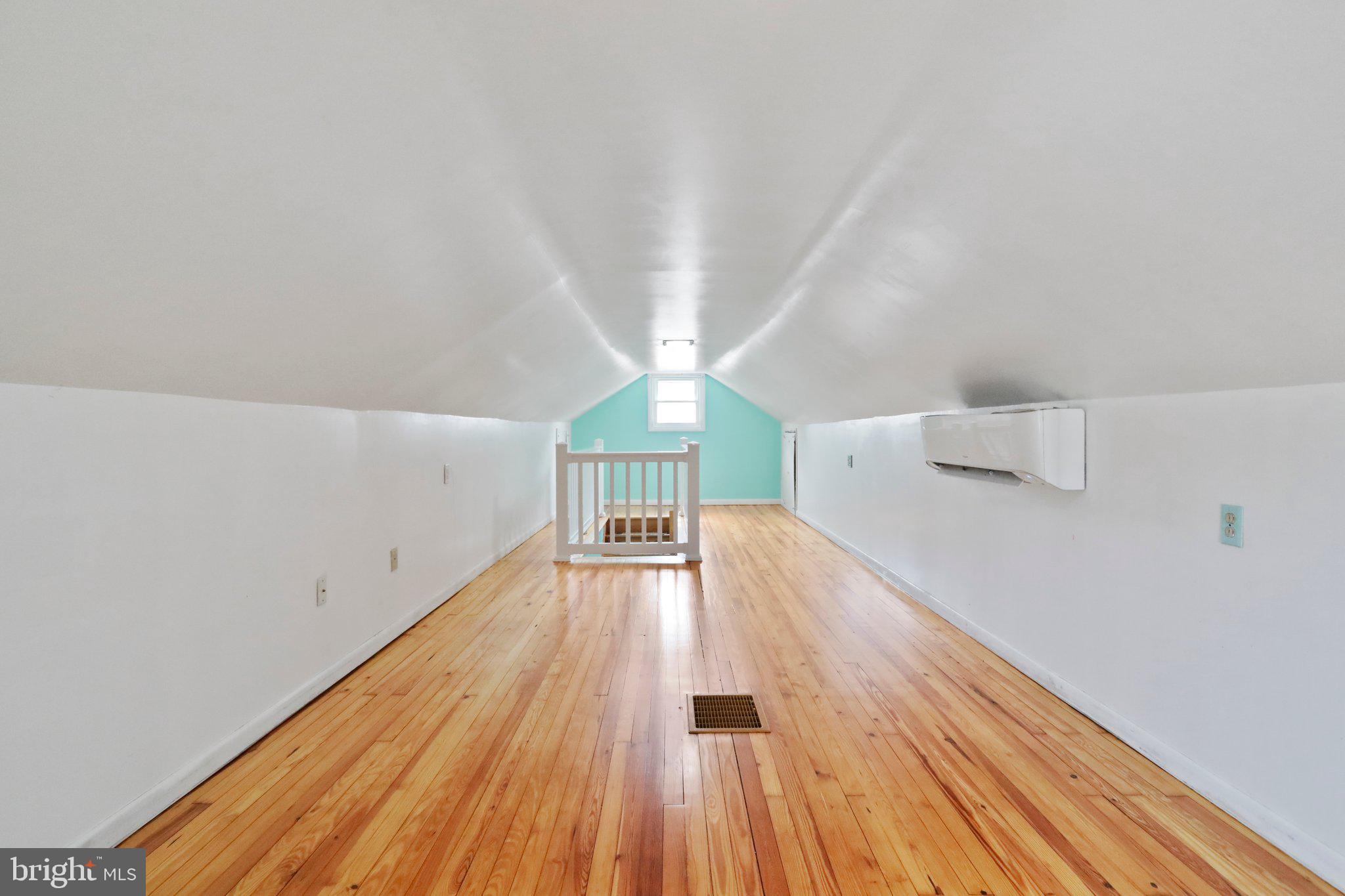 HALFWAY - Residential