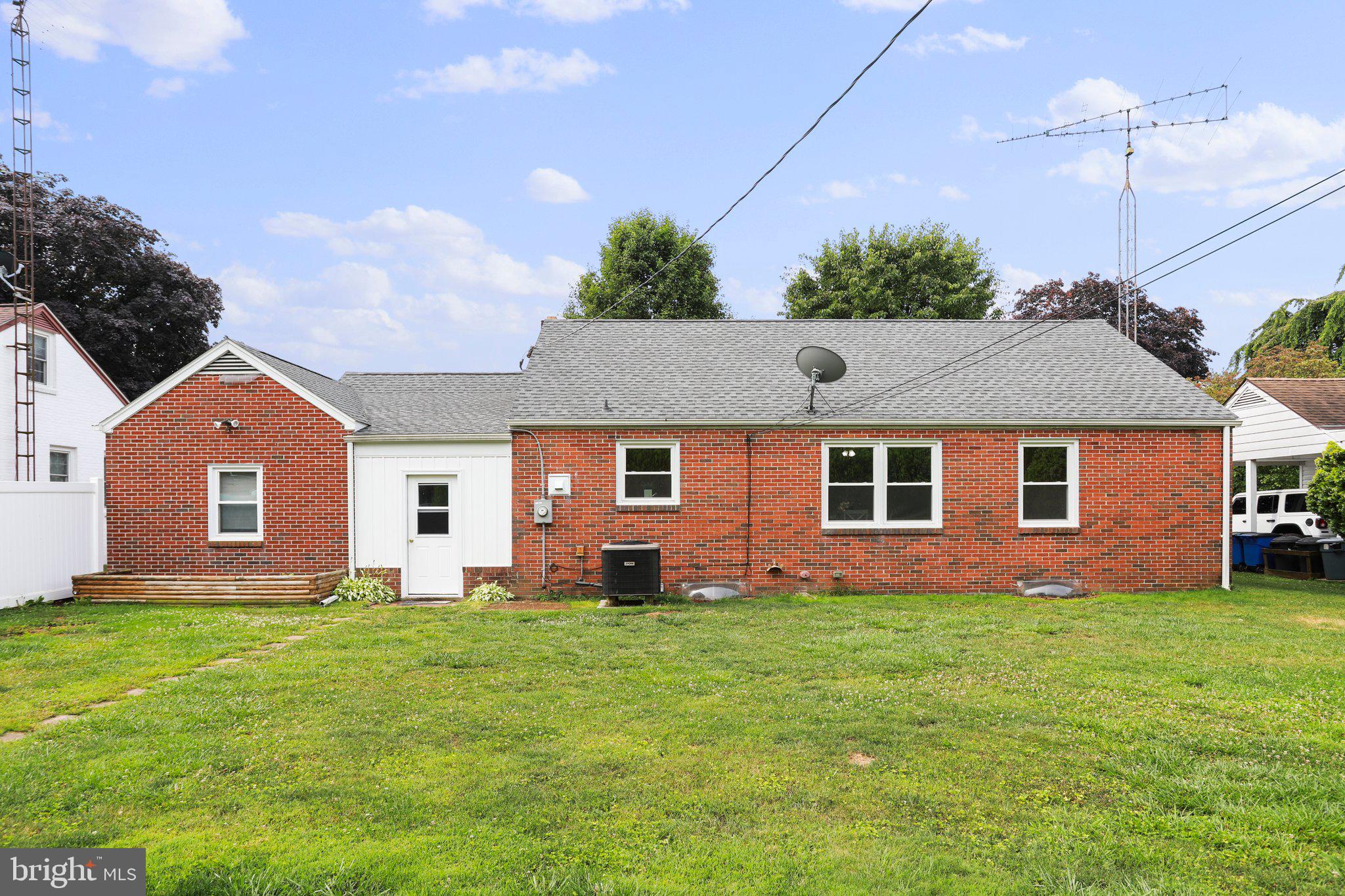 HALFWAY - Residential