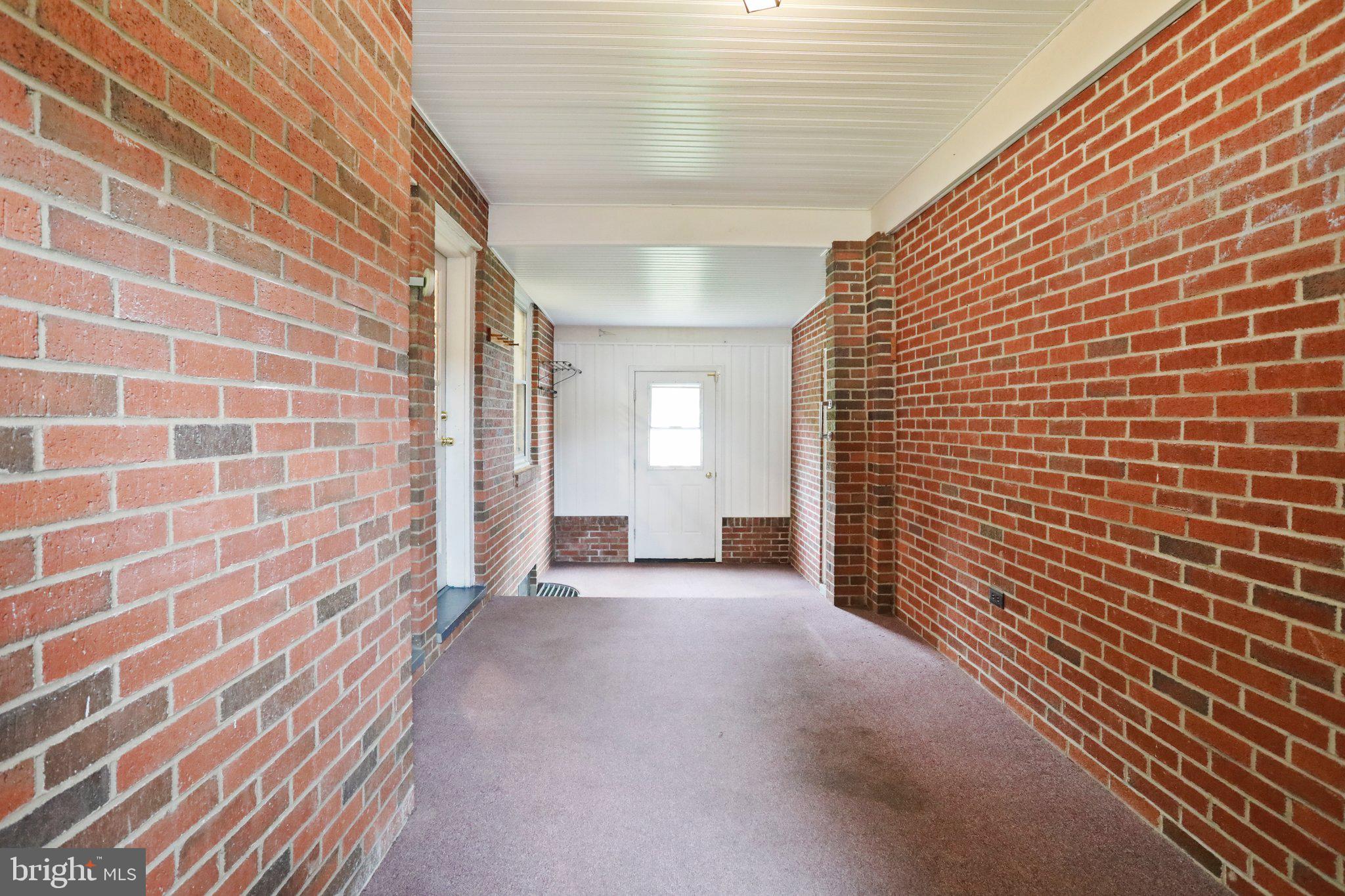 HALFWAY - Residential