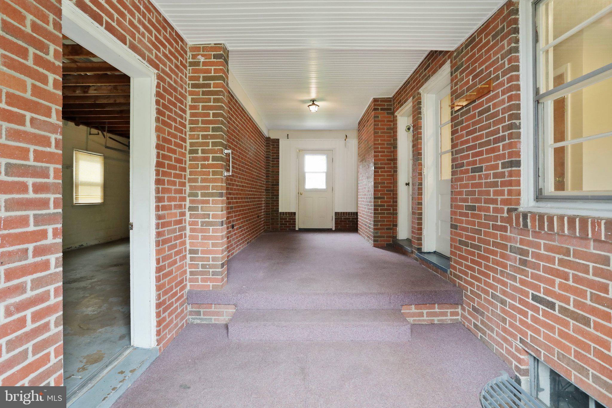 HALFWAY - Residential