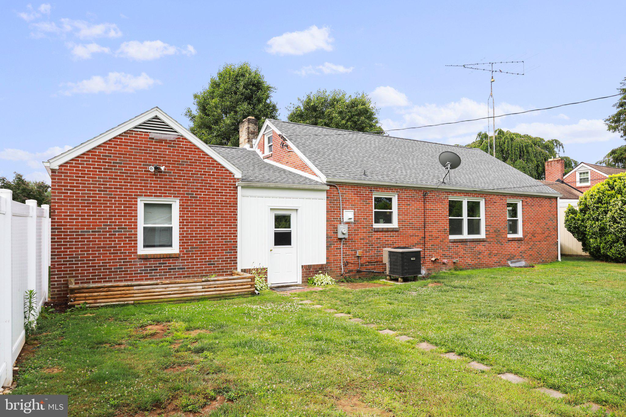 HALFWAY - Residential