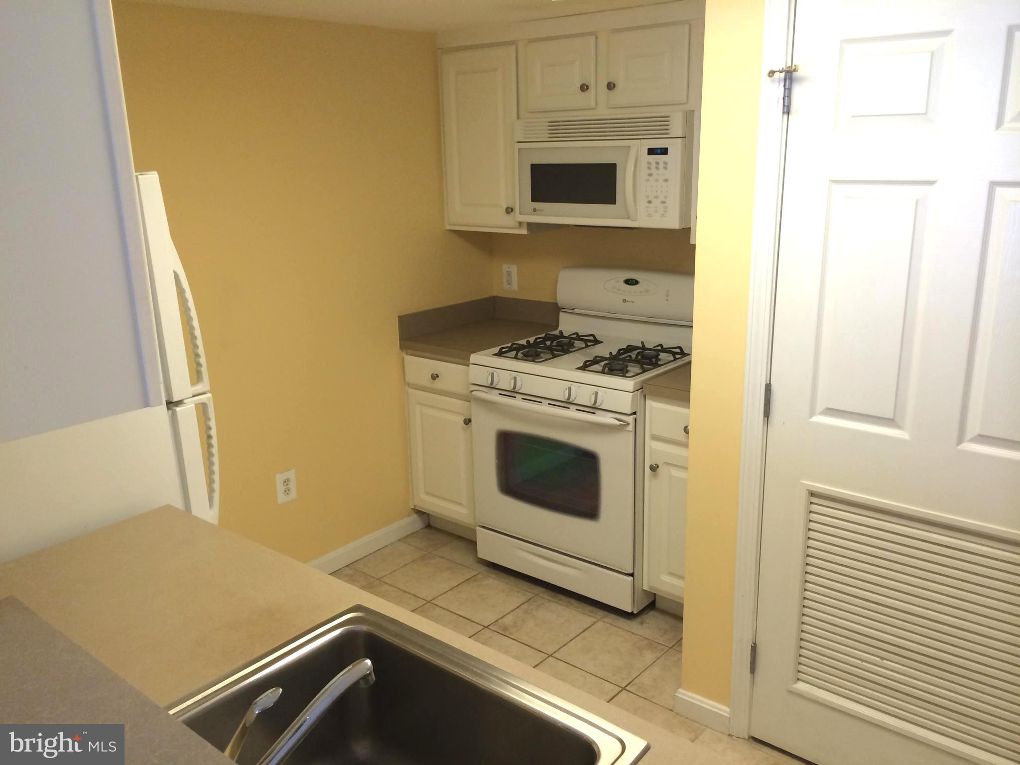 GALLERY AT WHITE FLINT - Residential Lease