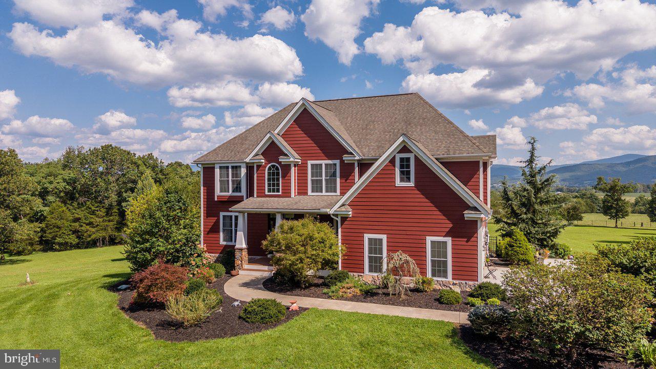 2114 MOCKINGBIRD LANE