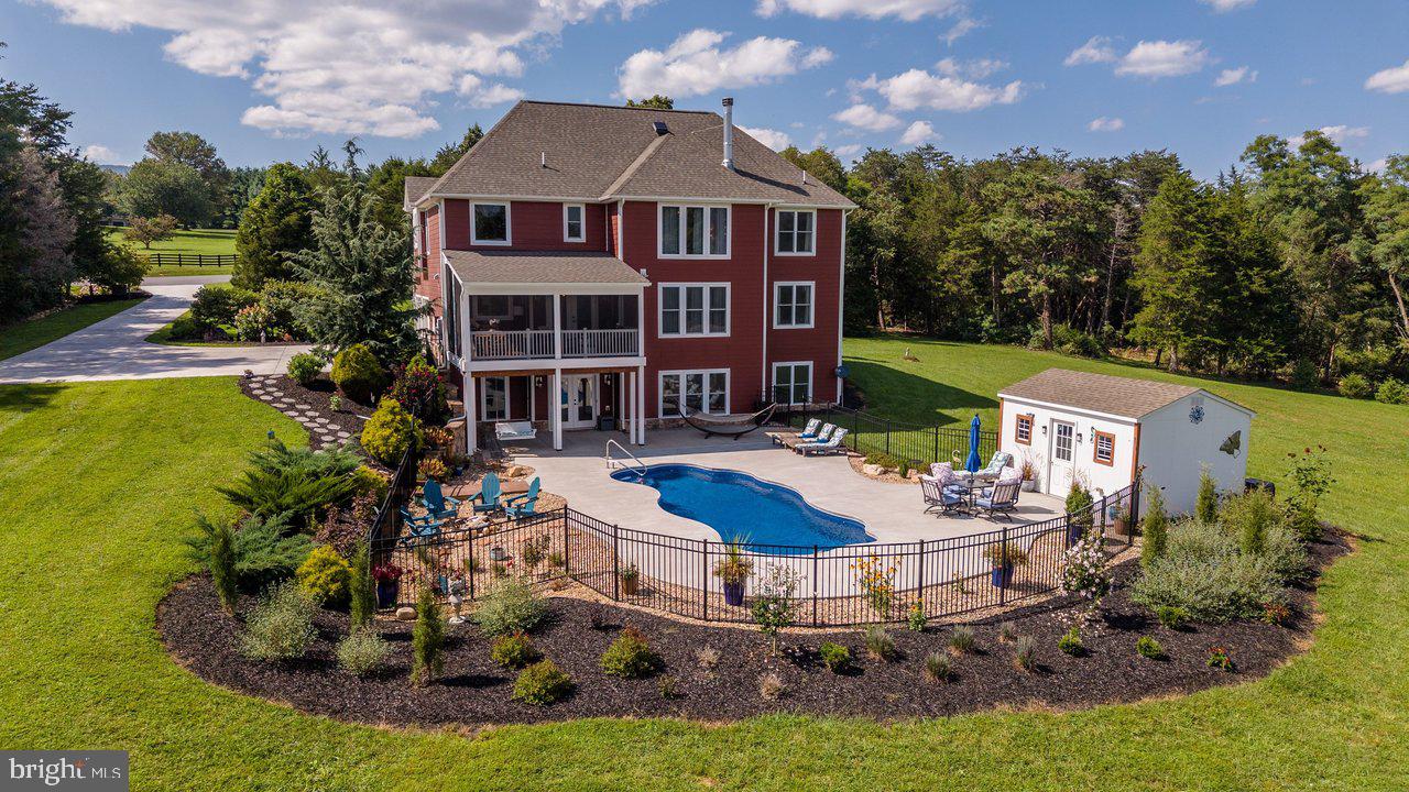 2114 MOCKINGBIRD LANE