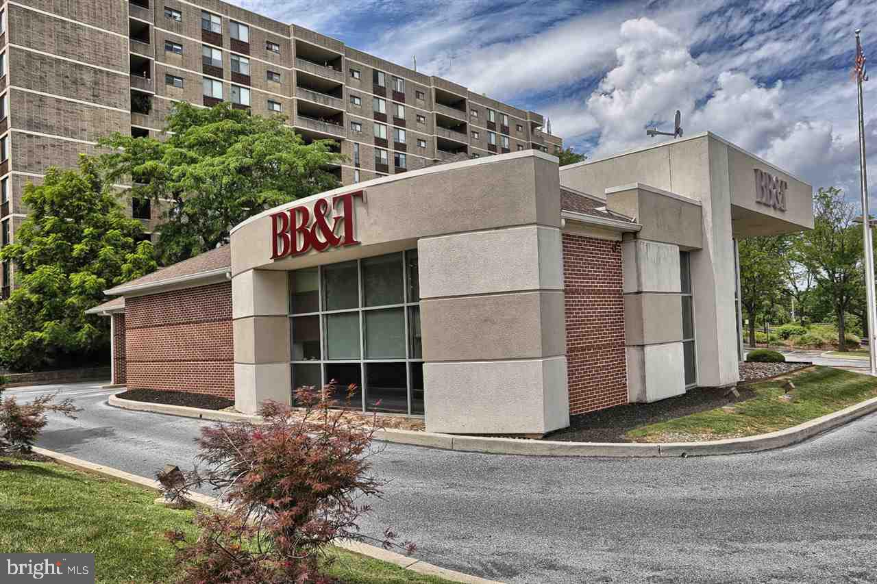 NNN Ground Lease in place with BB&T Bank. Signalized Corner location along Chocolate Avenue with excellent access and visibility. Closest bank to Hersheypark. Situated just 1 mile from the Hershey Tanger Outlets, a retail outlet mall totaling 60 stores over 237,00 sf. Located in prestigious downtown Hershey.