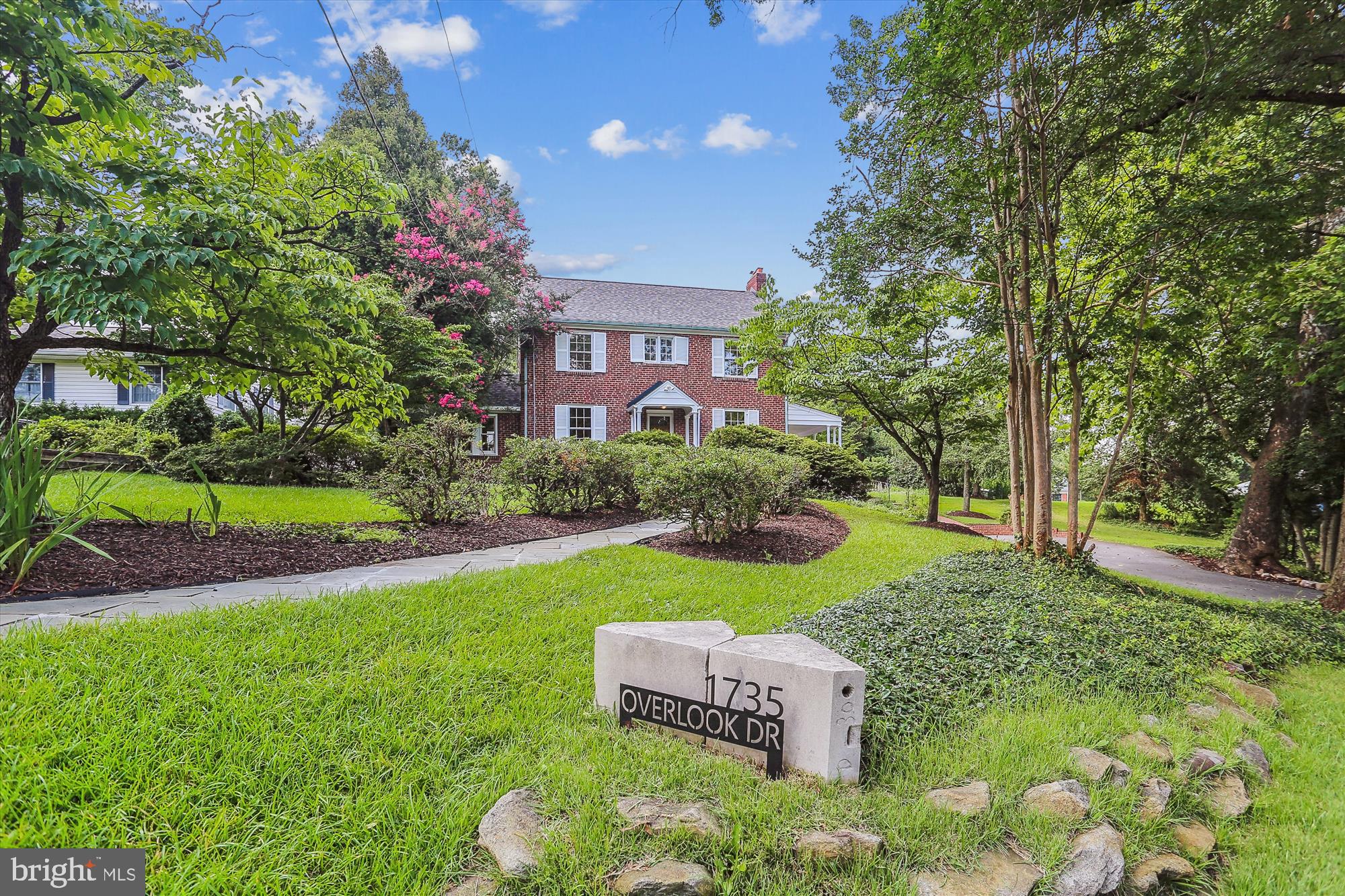 1735 OVERLOOK DRIVE