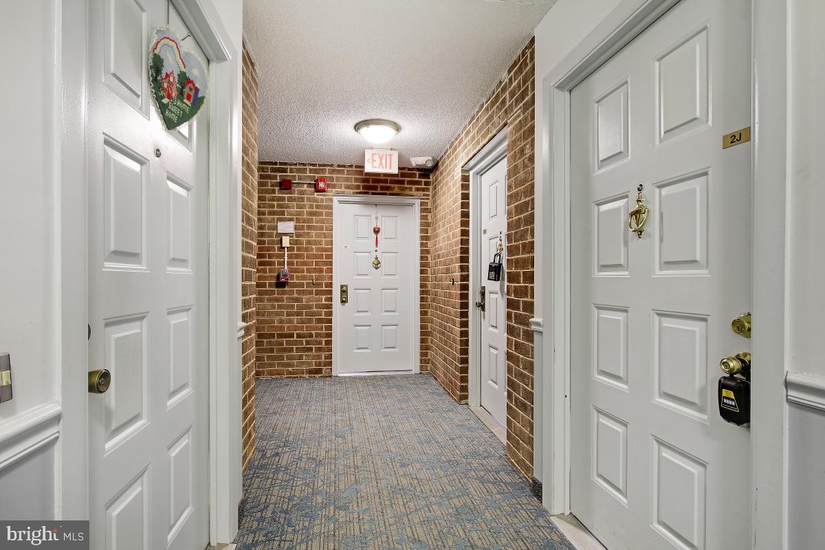 LEISURE WORLD - Residential Lease