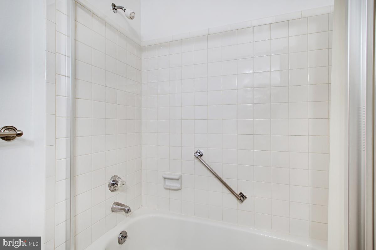 LEISURE WORLD - Residential Lease