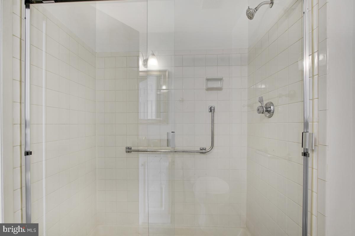 LEISURE WORLD - Residential Lease