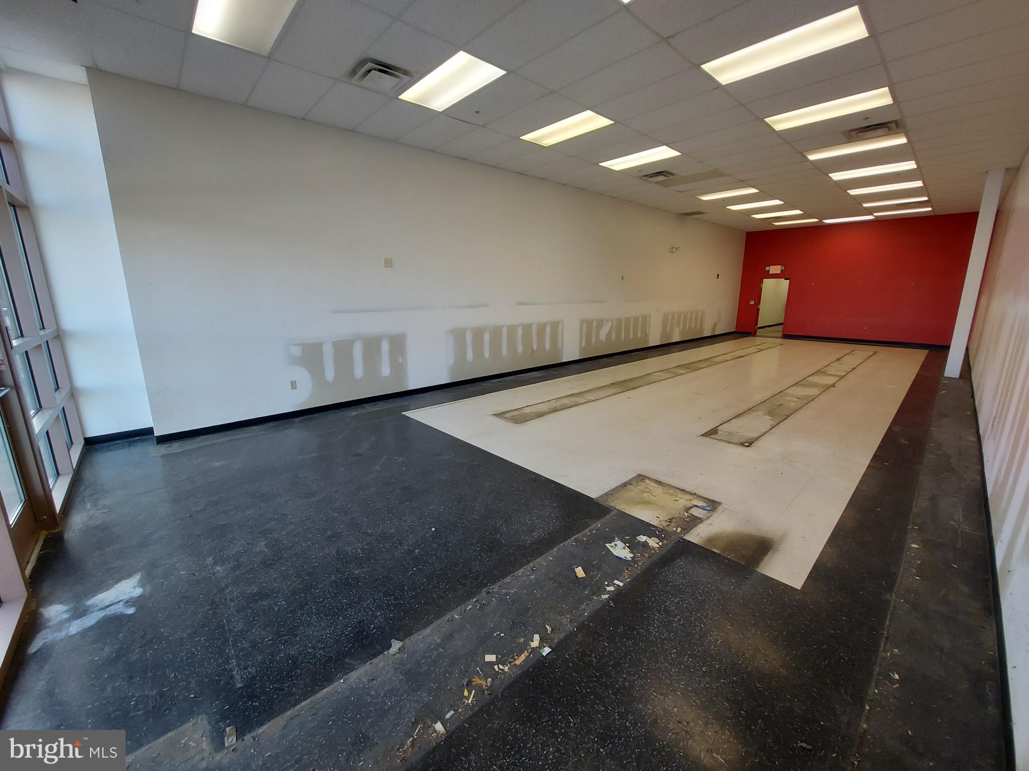 MILL CREEK SQUARE - Commercial Lease