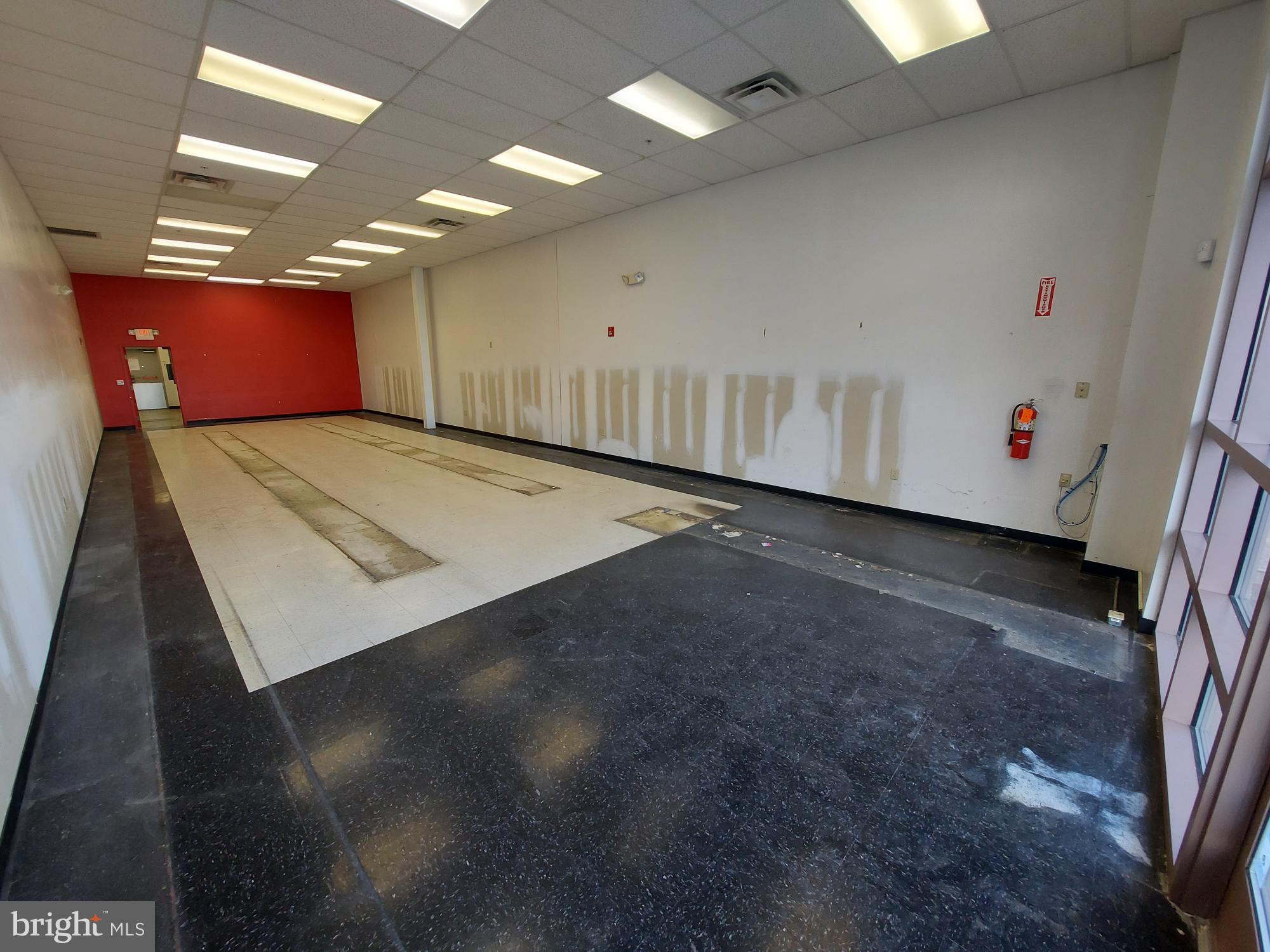 MILL CREEK SQUARE - Commercial Lease