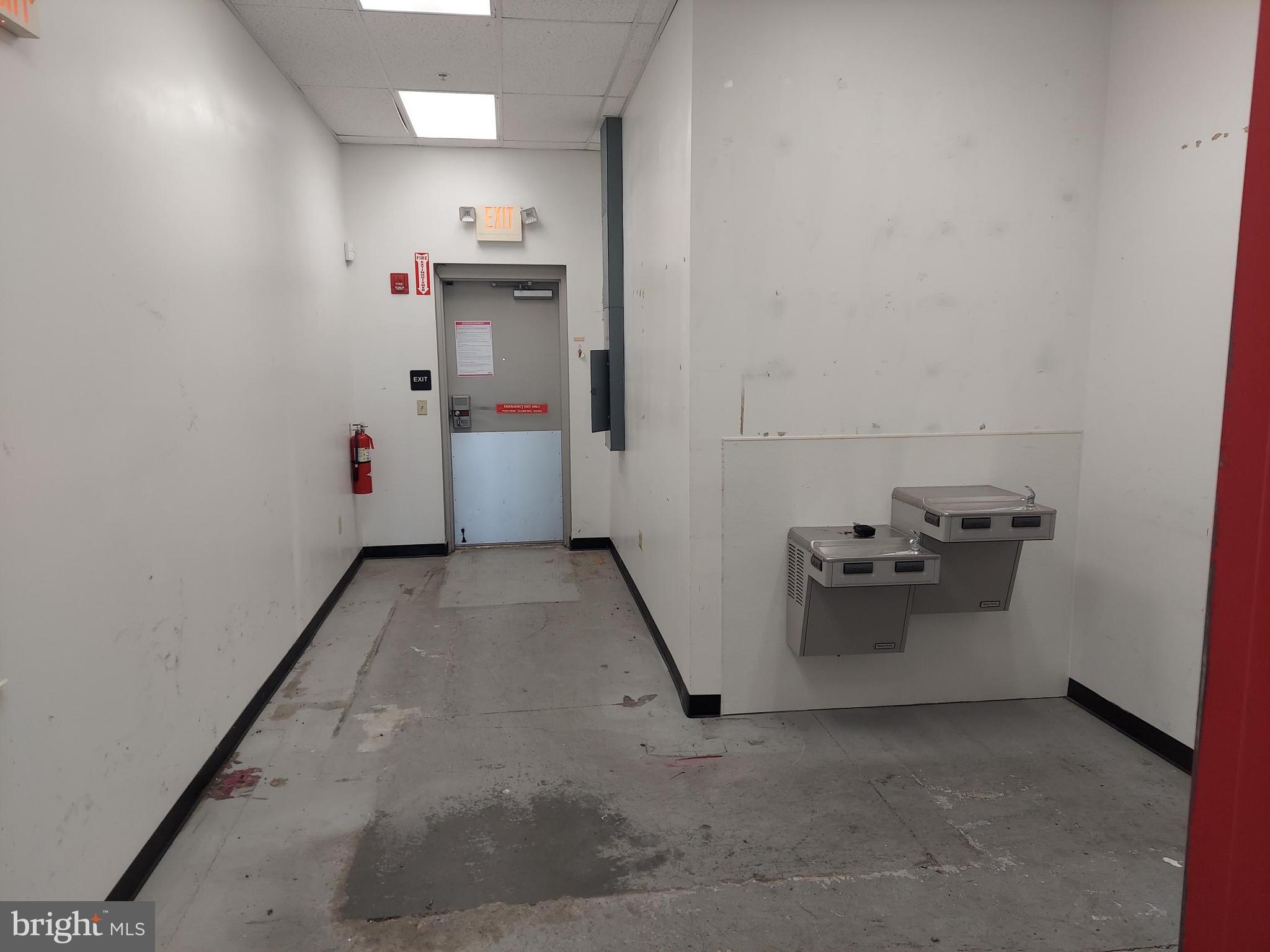 MILL CREEK SQUARE - Commercial Lease