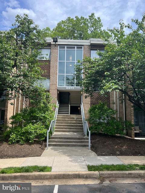 Nice condo complex across from Mosaic District corridor in Merrifield Center at Gallows Rd.
2 BR and 1 Bath, large almost new balcony with view of trees. all utilities are included in the condo fee. Tenant runs an electronic hobby shop in the space please expect lots of clutters.
ATN: it's sold either with tenant in place or tenant will move- out with proper notice. good for investment nearby metro& Mosaic District.
