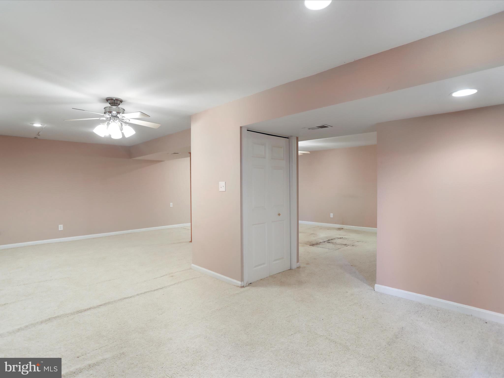 WHISPER KNOLL - Residential