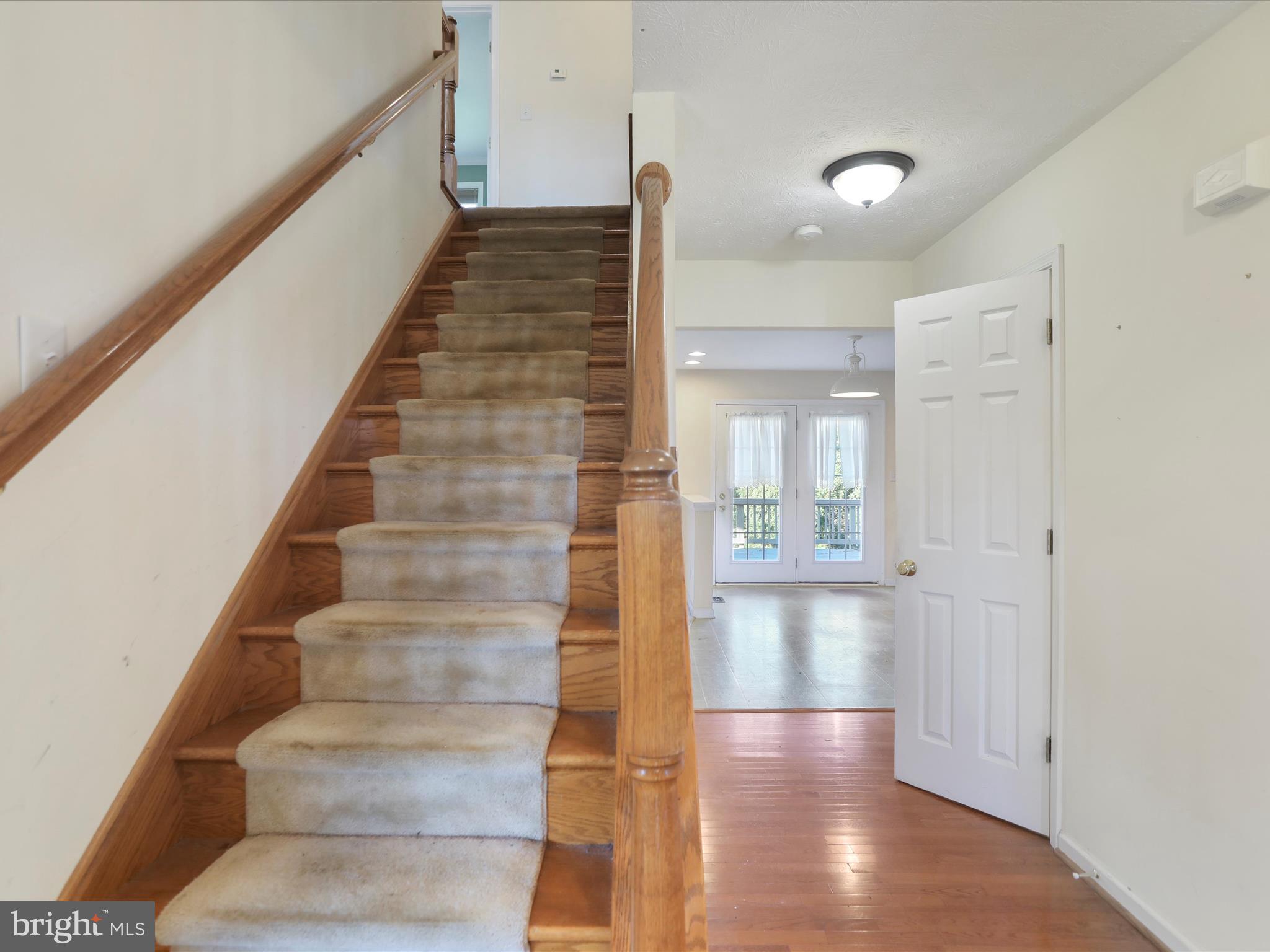 WHISPER KNOLL - Residential