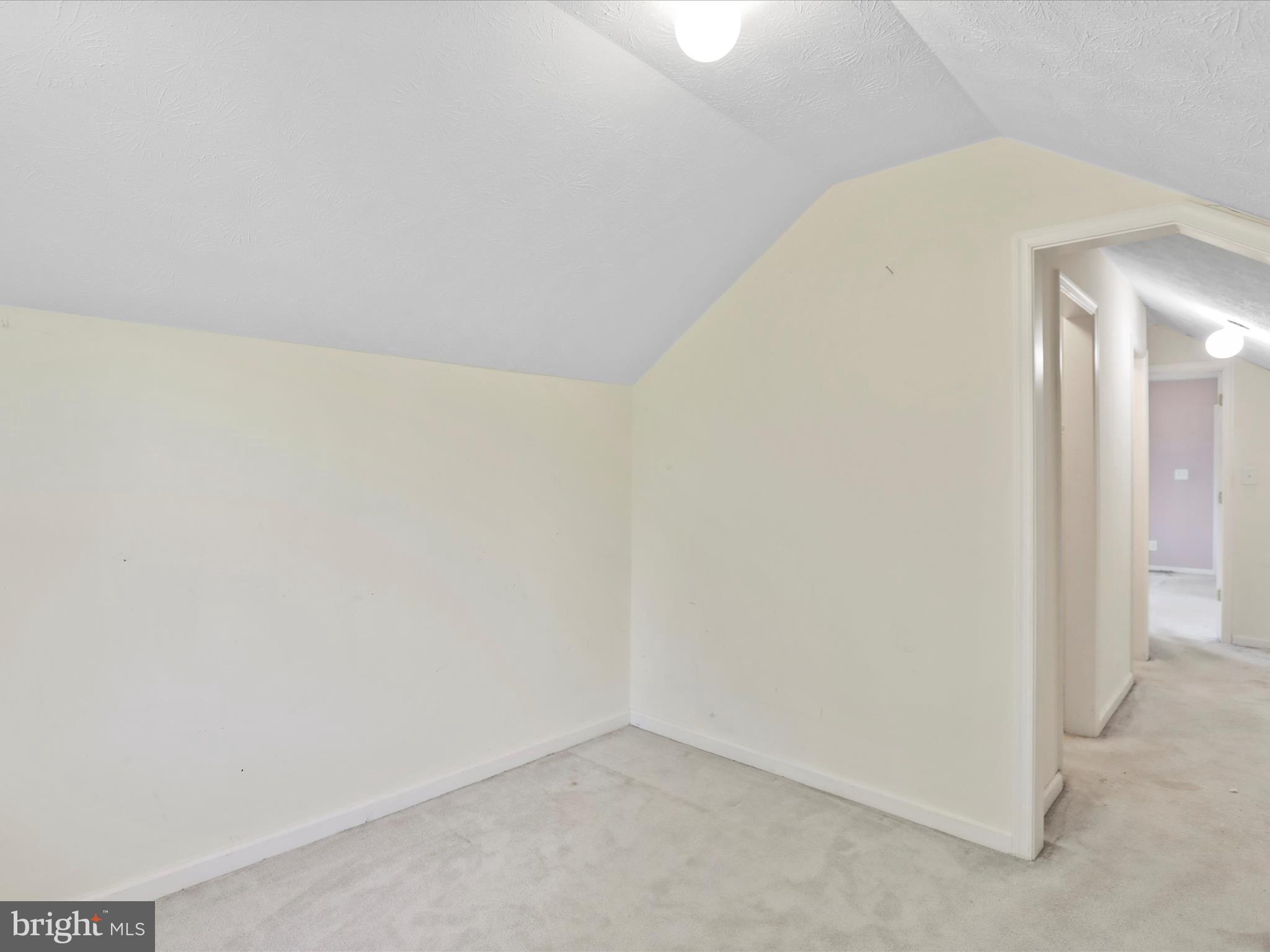 WHISPER KNOLL - Residential