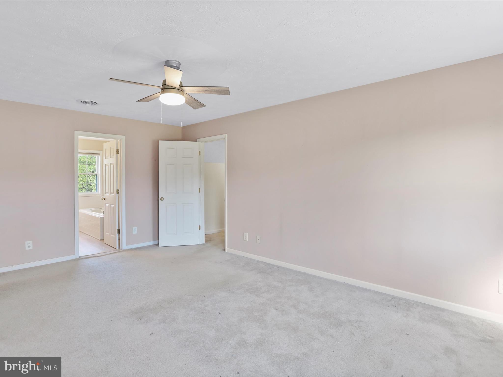 WHISPER KNOLL - Residential