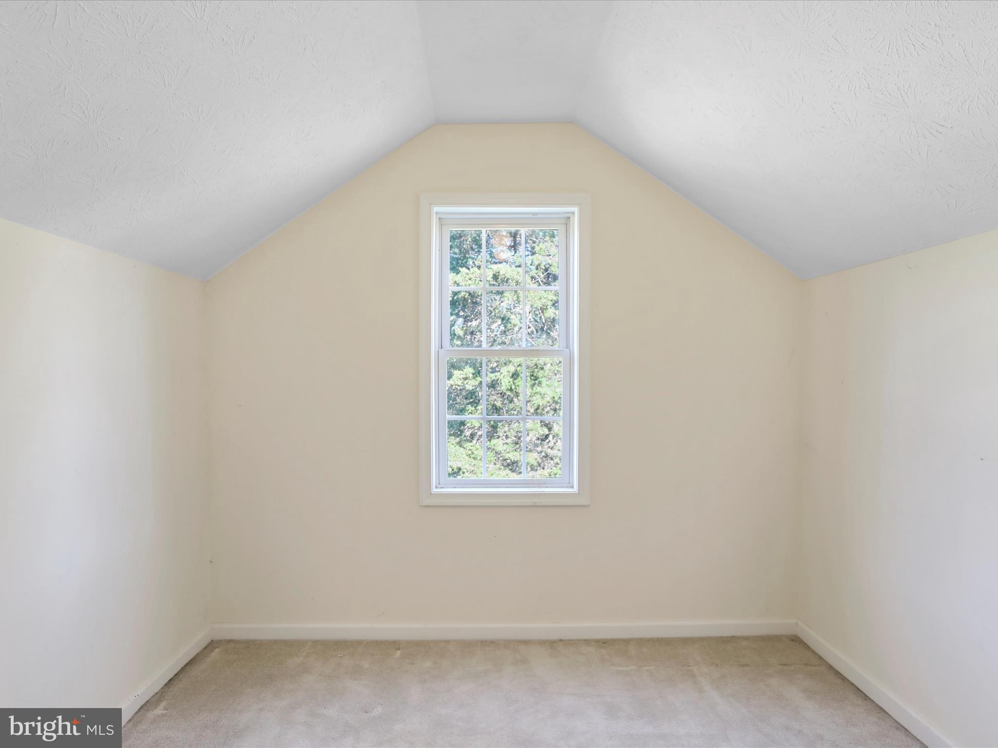 WHISPER KNOLL - Residential