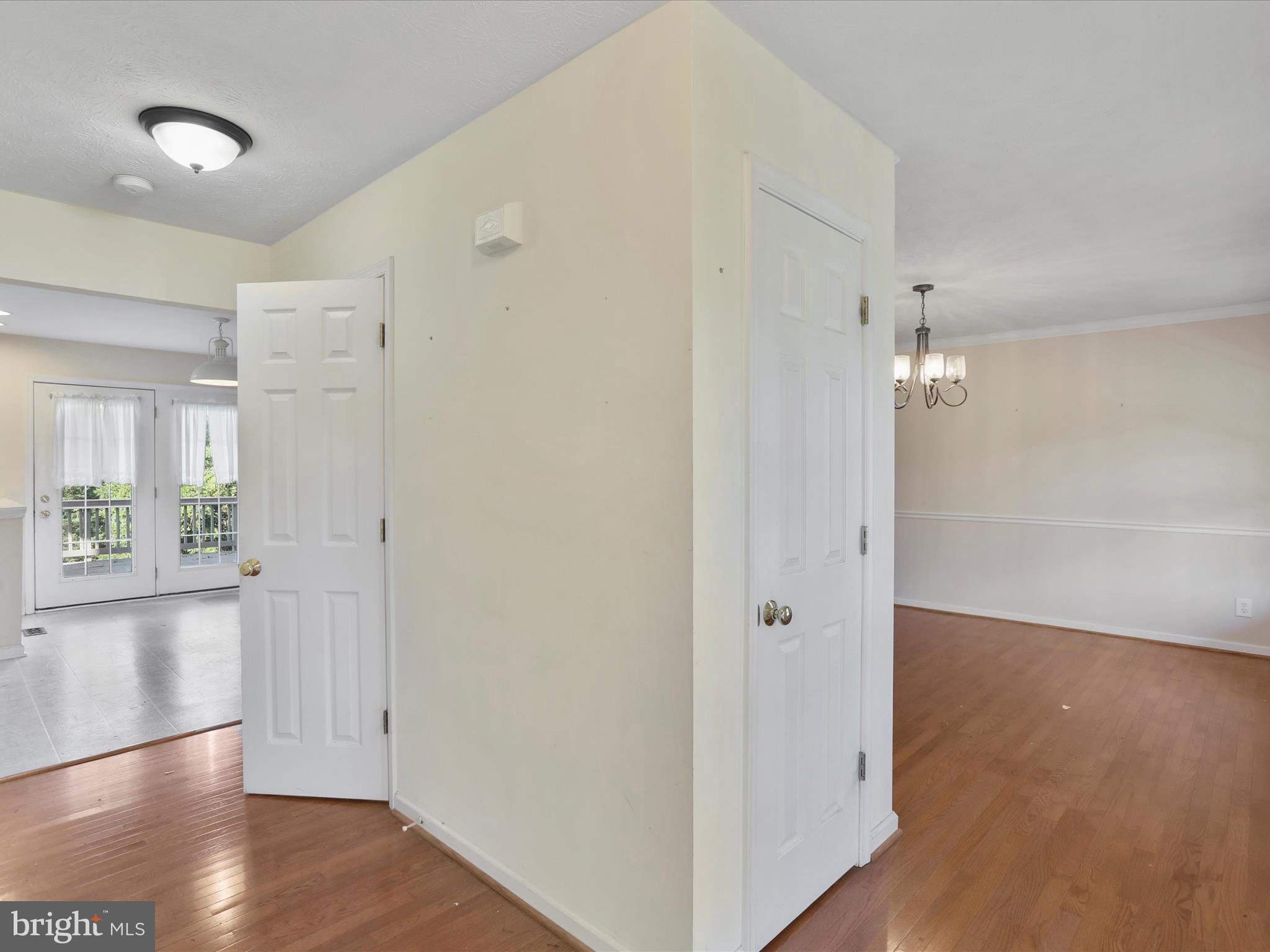 WHISPER KNOLL - Residential